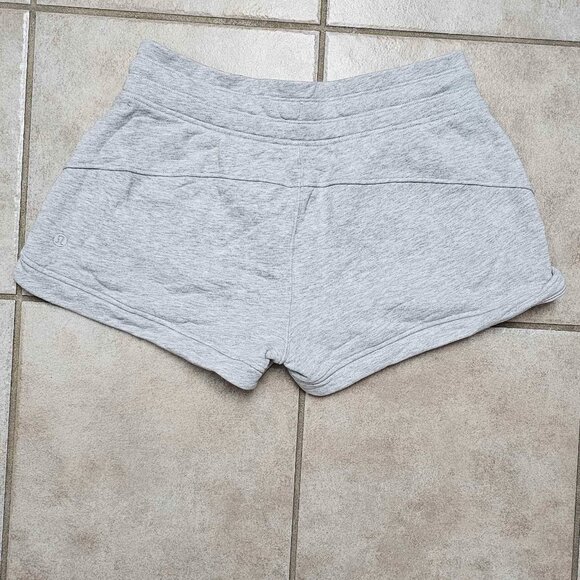 Hit Reset Mid-Rise Short 3" Gray Lululemon Size 8 - Picture 3 of 6